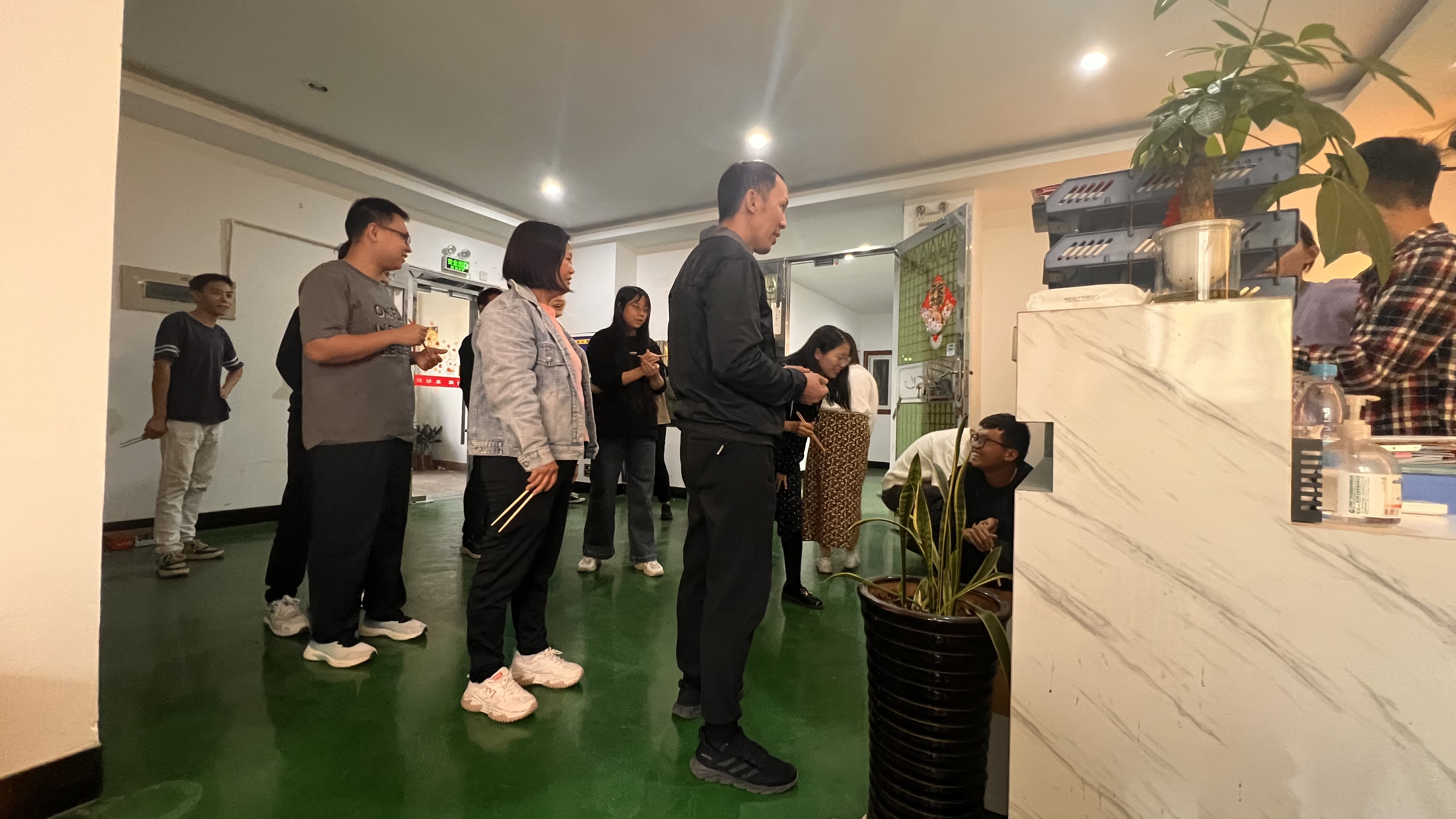金年会员工生日会 金年会员工生日会
