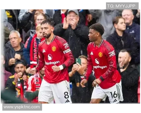 曼联最新引援！巴黎圣日耳曼球星加盟老特拉福德，球迷议论纷纷